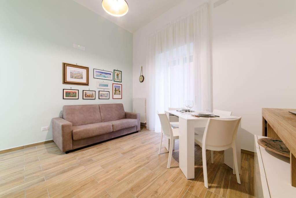 살레르노 Stazione Treni - Wi-Fi & Netflix Cozy Space 아파트 외부 사진