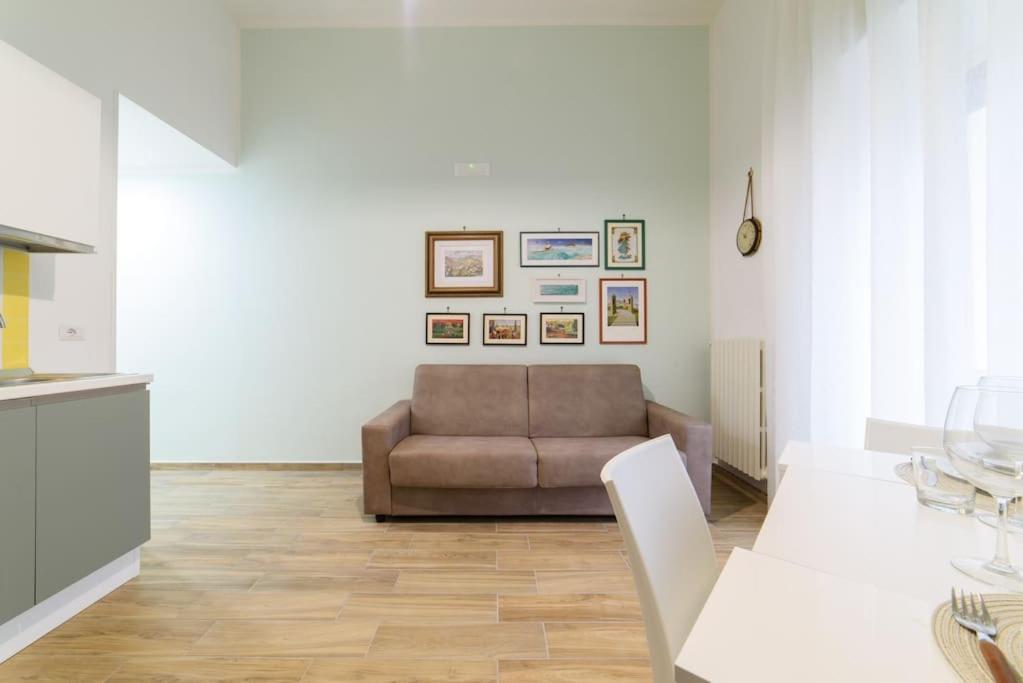 살레르노 Stazione Treni - Wi-Fi & Netflix Cozy Space 아파트 외부 사진