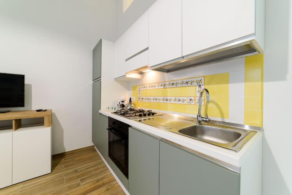 살레르노 Stazione Treni - Wi-Fi & Netflix Cozy Space 아파트 외부 사진